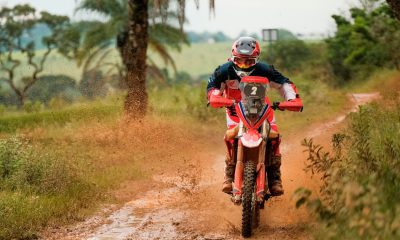 Pilotos da equipe Honda Racing são destaques na prova, que abriu a temporada do Brasileiro de Rally Cross Country em Araxá (MG)